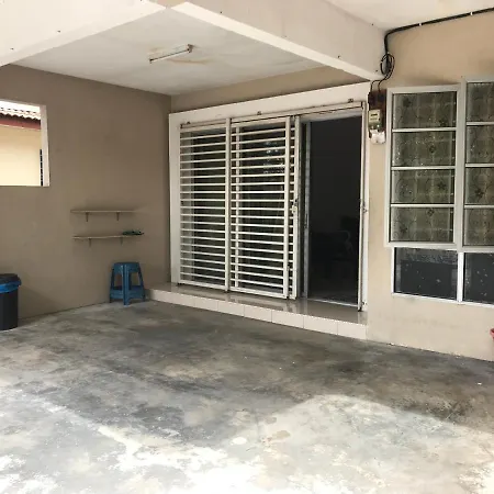 Solehah Homestay Seri Iskandar Exterior photo