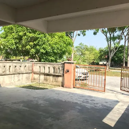 Solehah Homestay Seri Iskandar Exterior photo